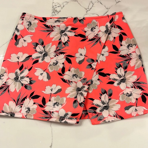 Hollister skorts, super cute 🌸 - Picture 1 of 3